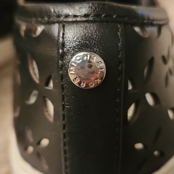 Michael Kors Women's Black Leather Slip-on Shoes w/ Laser Cutouts Size 8.5 - Picture 5 of 11